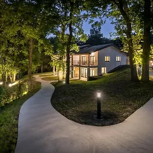 https://ecovillas-el-bosque-de-cubas.bilbaohotelsspain.com